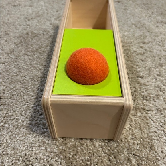 Lovevery Sliding Top Box 11-12 Months Thinker Play Kit Red/ Orange Felt Ball - Picture 4 of 8